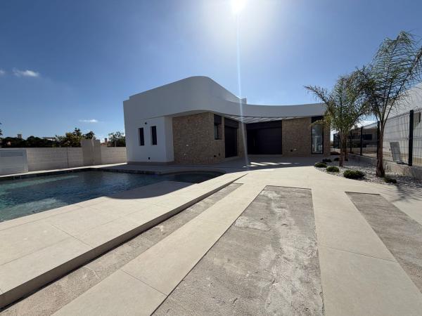 Casa o chalet independiente en Calle Taray, Los Montesinos thumbnail 2