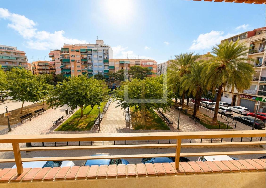 Venta de piso en Piso en Calle General Espartero, Carolinas Altas, Alicante / Alacant, Alicante / Alacant
 photo 3