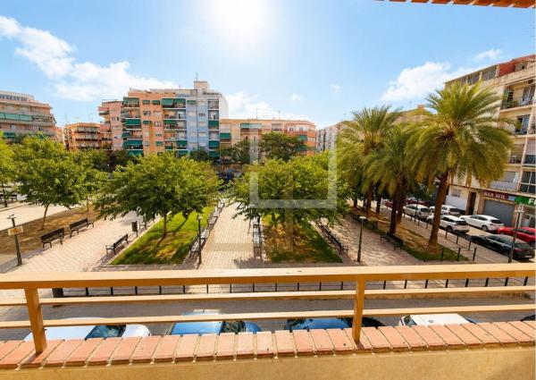 Piso en venta en  Piso en Calle General Espartero, Carolinas Altas, Alicante / Alacant, Alicante / Alacant photo 3