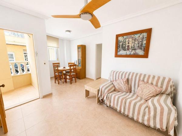 Sprzedaż mieszkania w Piso en Calle Virgen de la Paloma, 34, Avenida Habaneras - Curva de Palangre, Torrevieja, Torrevieja
thumbnail 2