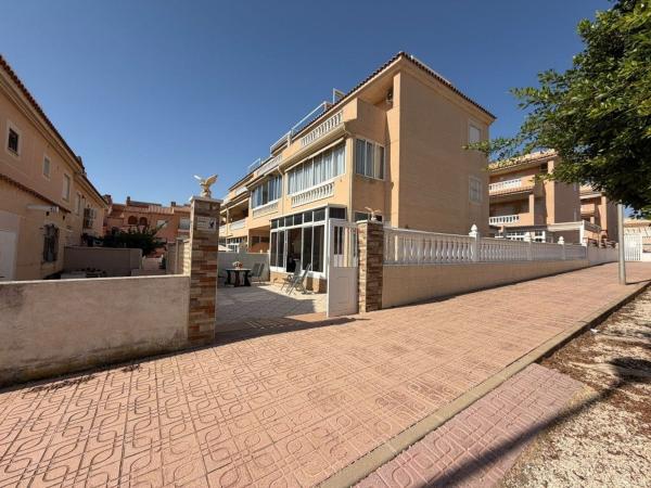 Venta de piso en Piso en Calle Lanzarote, Aguas Nuevas, Torrevieja, Torrevieja
 photo 1