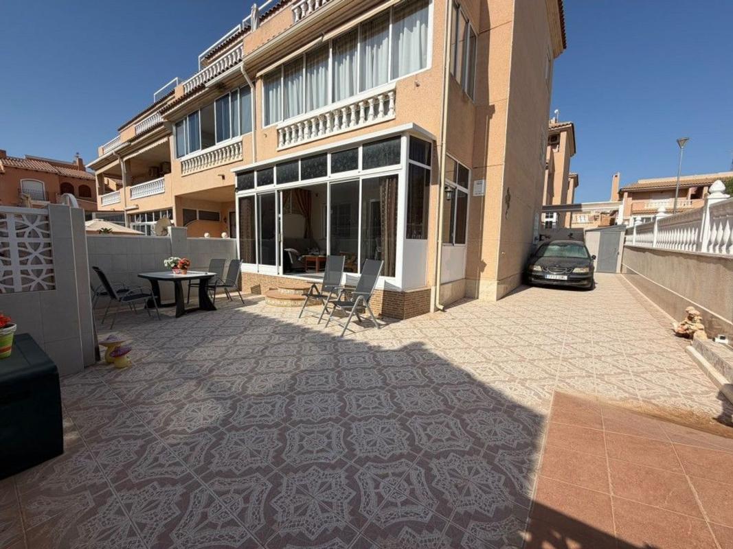 Venta de piso en Piso en Calle Lanzarote, Aguas Nuevas, Torrevieja, Torrevieja
photo 2