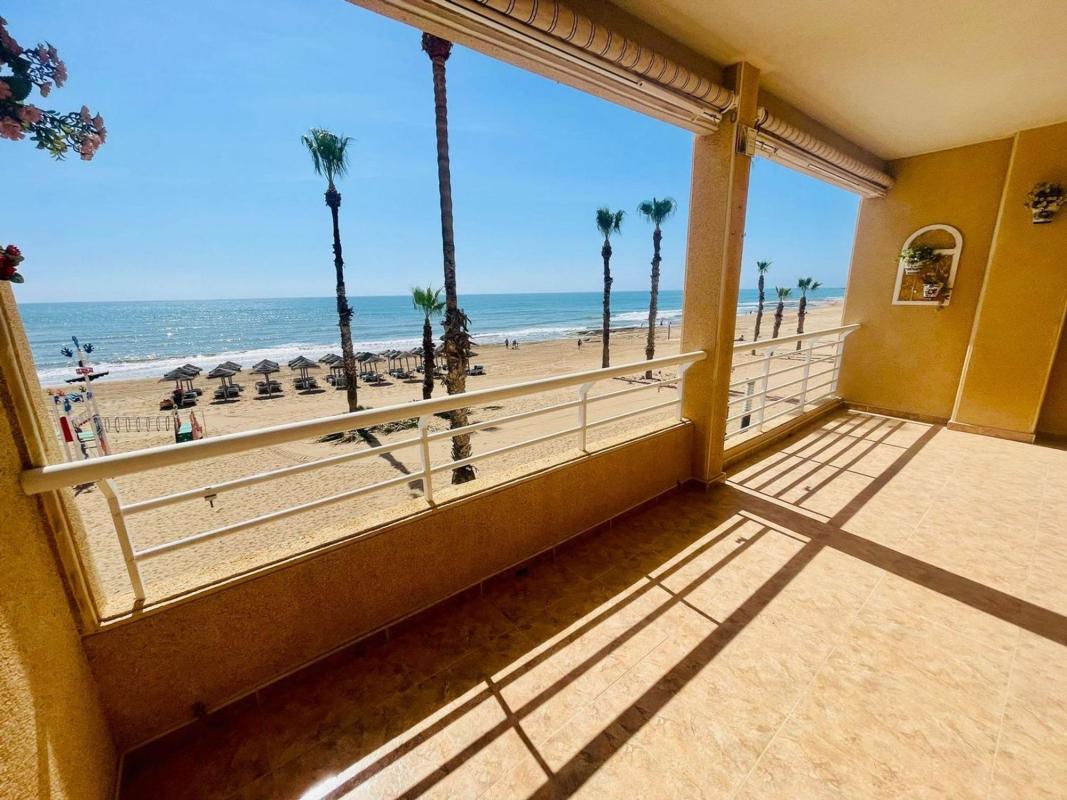 Venta de piso en Piso en Calle Mayor, Gaspar Perrelló, Torrevieja, Torrevieja
photo 1