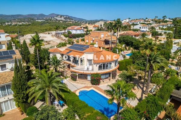Chalet independiente en venta en Casa o chalet en Urbanización Ortenbach, Cometa-Carrió, Calpe, Calpe
thumbnail 2