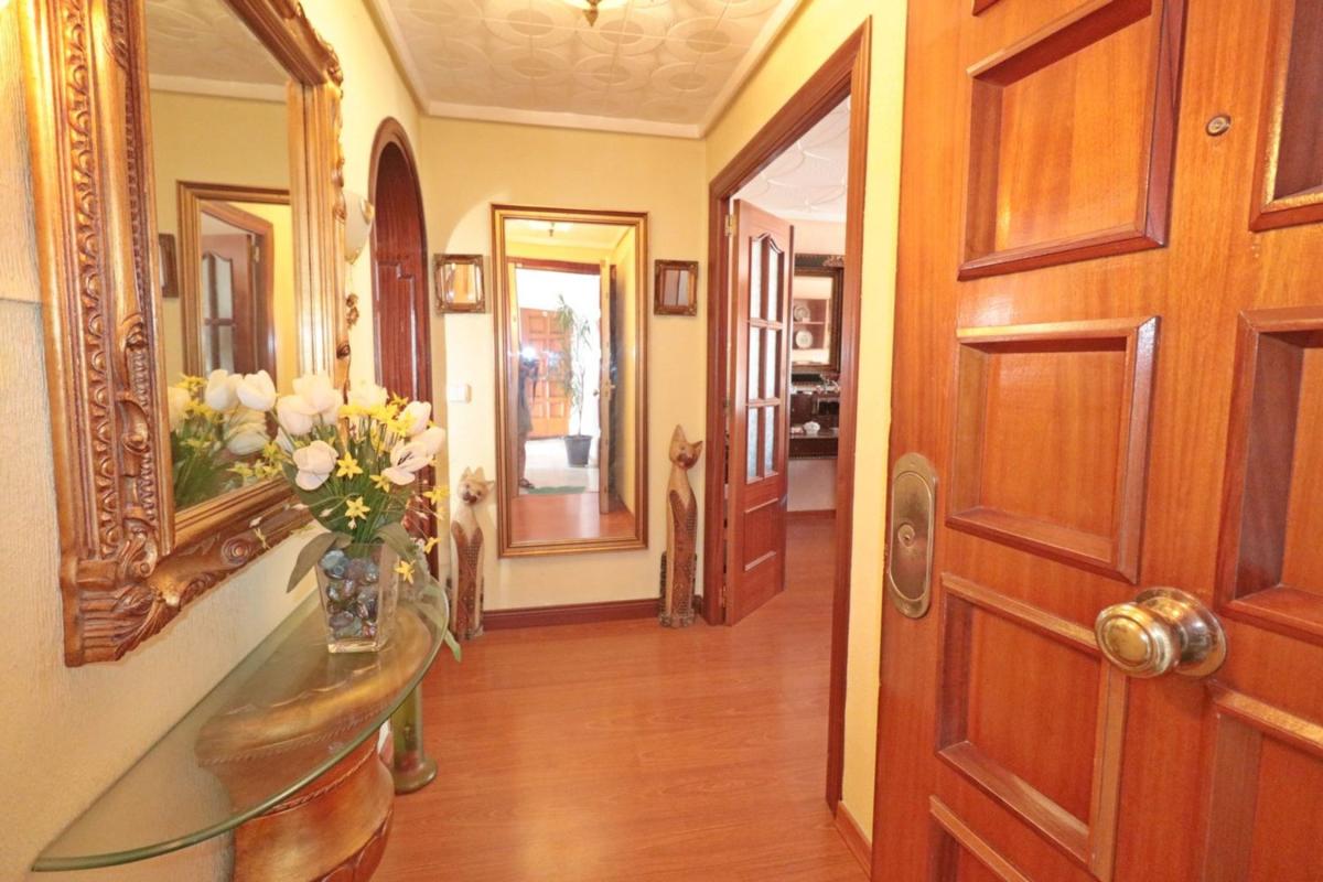 Venta de piso en Piso en Calle José Martínez Ruiz Azorín, Centro - Muelle Pesquero, Torrevieja, Torrevieja
 photo 2