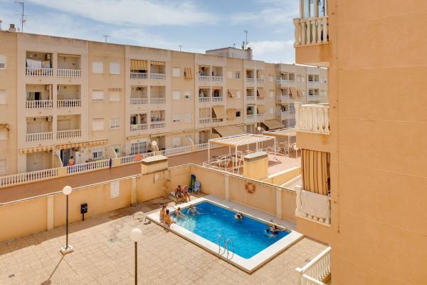 Sprzedaż mieszkania w Piso en Calle Maestro Francisco Casanovas, 2, Antonio Machado, Torrevieja, Torrevieja
 photo 1