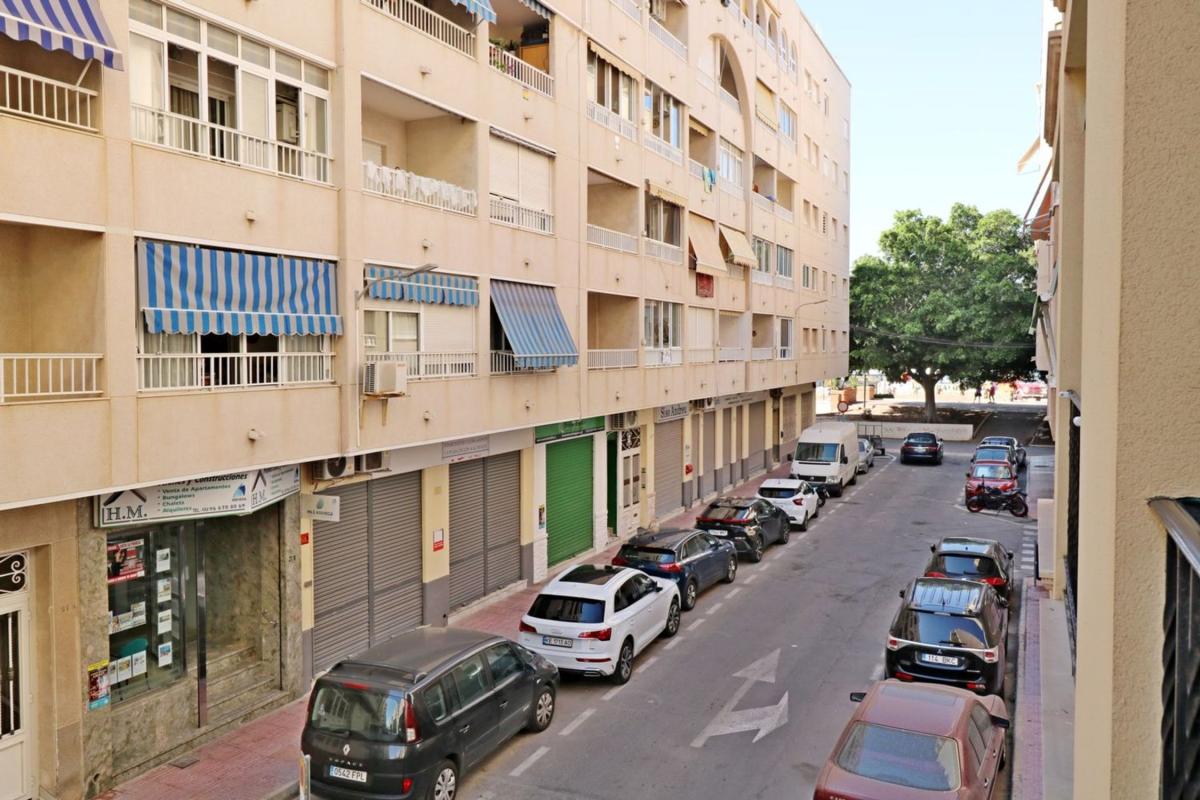 Venta de piso en Piso en Calle San Miguel de Salinas, El Acequión, Torrevieja, Torrevieja
photo 4