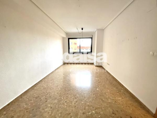Venta de piso en Piso en Plaza del Alcalde Agatángelo Soler, Garbinet - Parque de las Avenidas, Alicante / Alacant, Alicante / Alacant
 photo 1