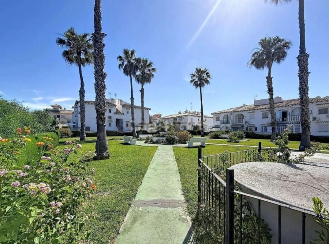 Продажа квартиры на Piso en urbanización lago jardín I, los balcones,manzana II, 174, Los Balcones - Los Altos del Edén, Torrevieja, Торревьеха
 photo 4