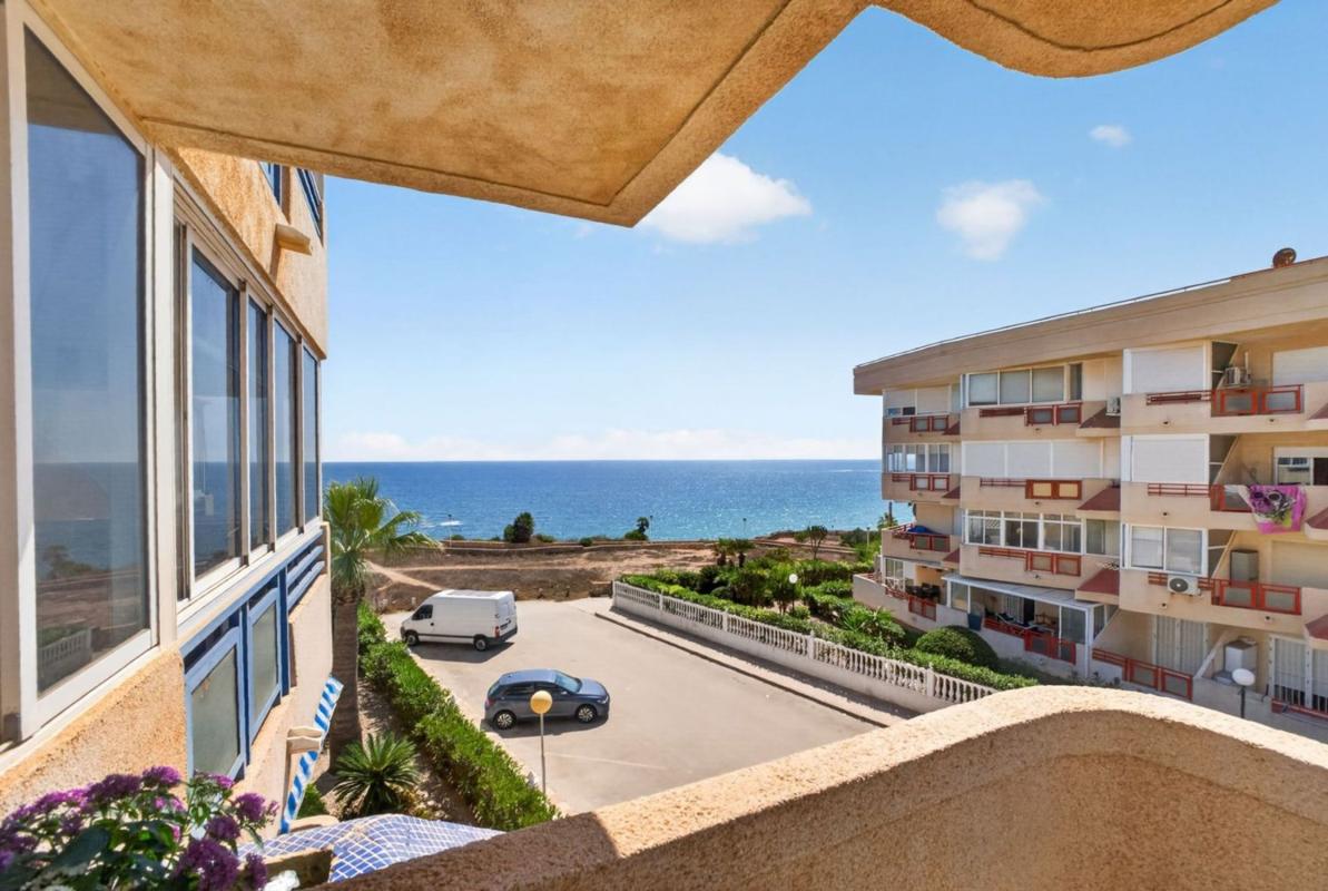 Продажа квартиры на Piso en Urbanisason Mil p Vistamar, 11, Dehesa de Campoamor, Orihuela, Ориуэла
photo 1