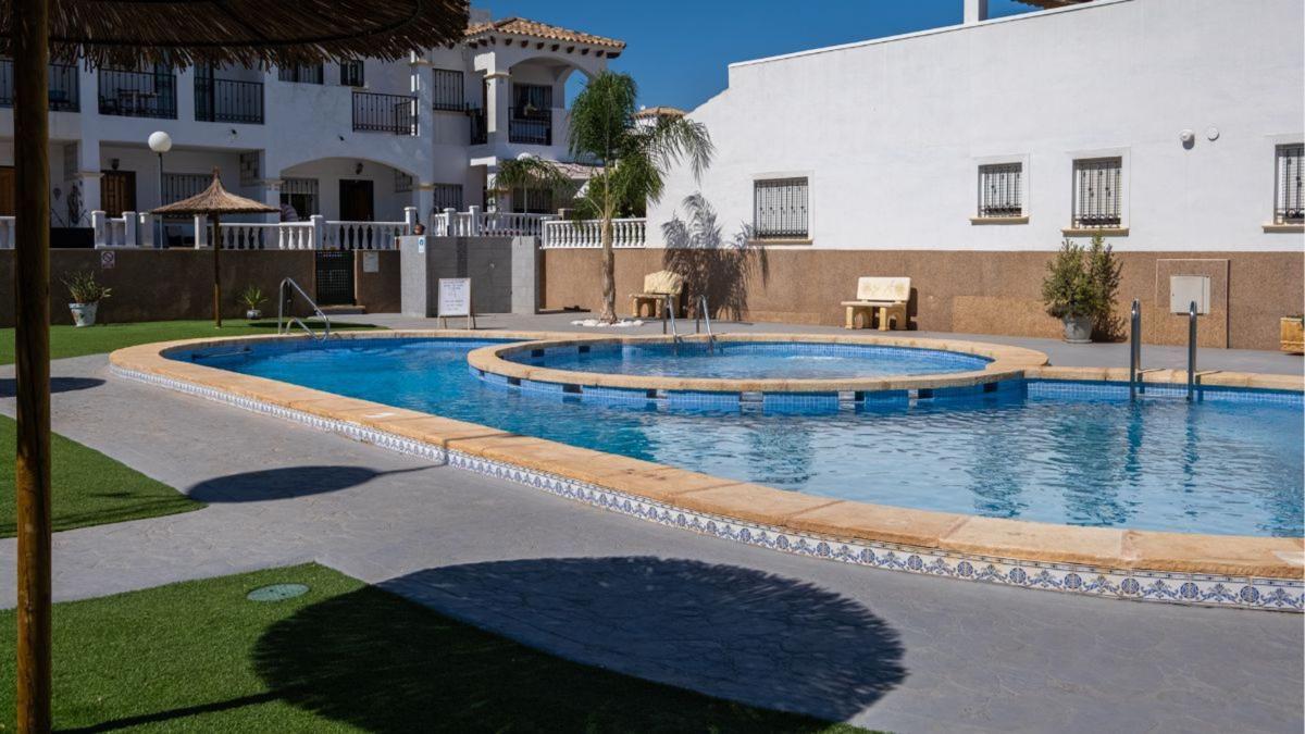 Sale of apartment in Piso en Calle Almoravides-ciñuelica, La Ciñuelica - Villa Rosa, Orihuela, Orihuela
photo 1