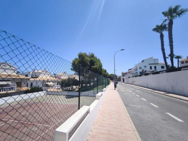 Chalet independiente en venta en Casa o chalet en Calle Ulises, Torreblanca, Torrevieja, Torrevieja
 photo 3