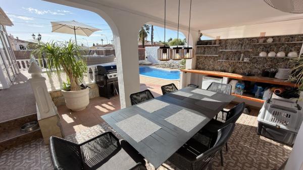 Chalet independiente en venta en Casa o chalet en La Siesta - El Salado - Torreta, Torrevieja, Torrevieja
thumbnail 3
