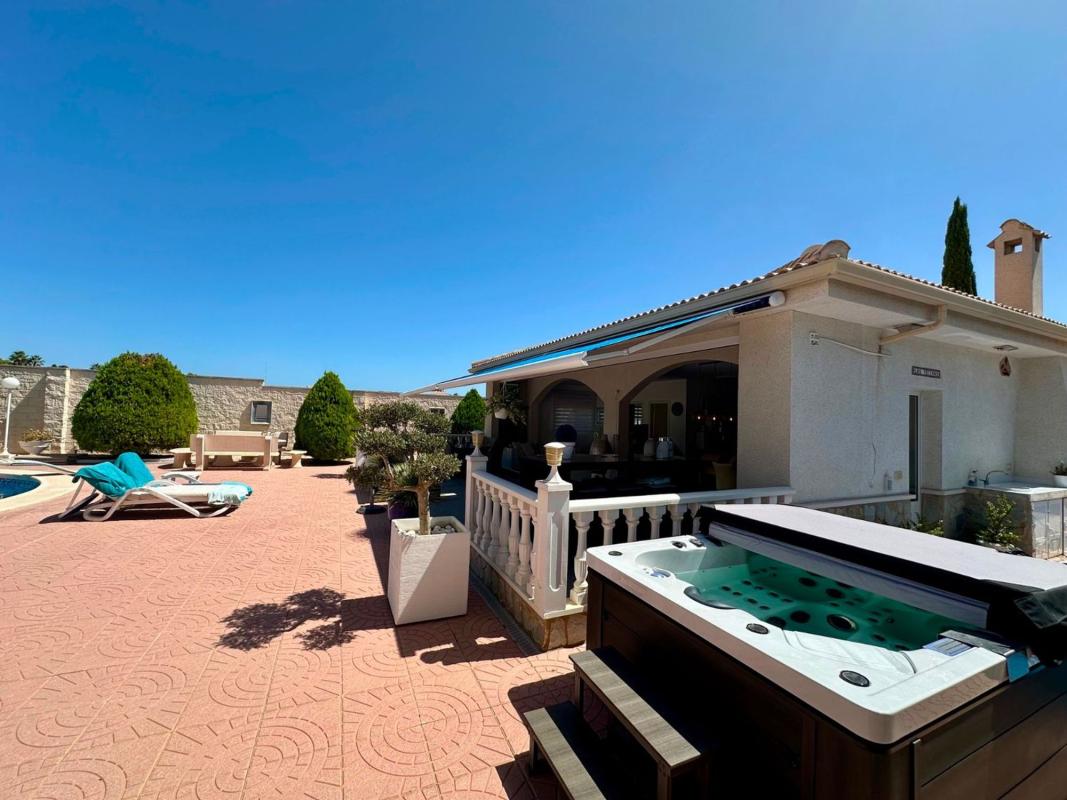 Properties for sale and rent in Spain photo 3