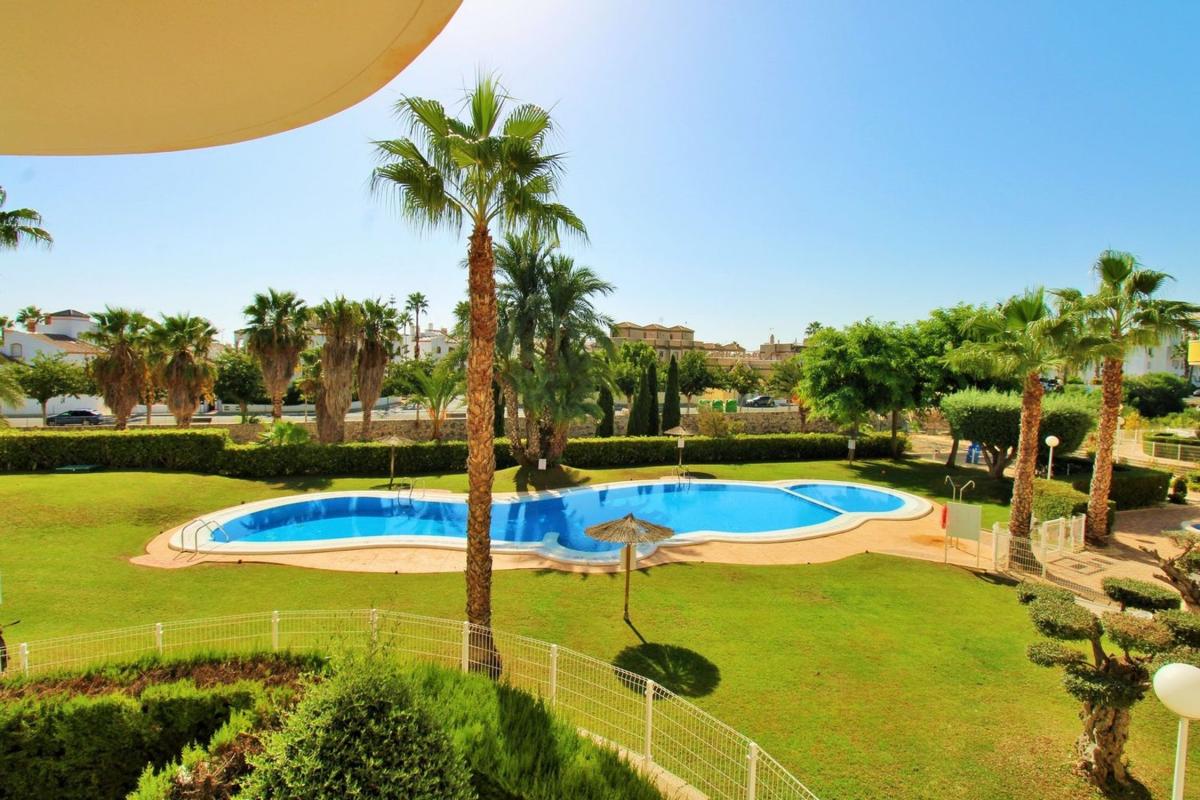 Sale of apartment in Piso en Calle Paquito el Chocolatero, 8, Villamartín, Orihuela, Orihuela
photo 3