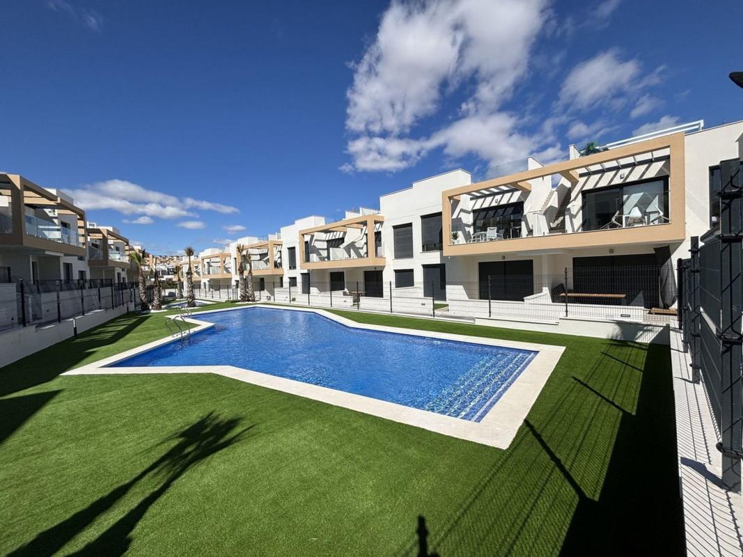 Sale of apartment in Piso en Villamartín, Orihuela, Orihuela
photo 1