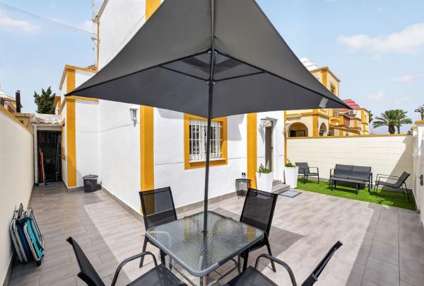 Chalet adosado en Calle Francisco Diez Martinez, 8, La Siesta - El Salado - Torreta, Torrevieja photo 1