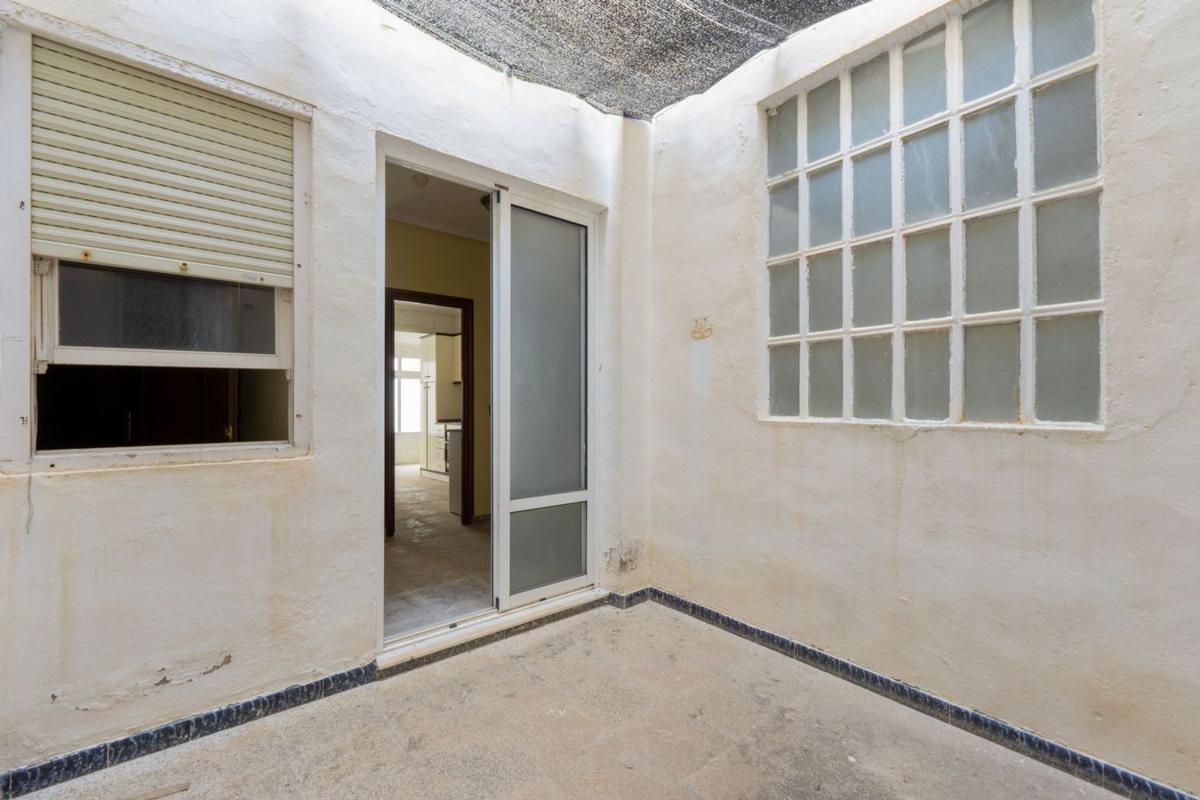 Venta de piso en Piso en Calle Bazan, Centro - Muelle Pesquero, Torrevieja, Torrevieja
photo 4