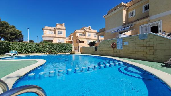 Chalet pareado en Maladeta, 14, Punta Prima, Orihuela photo 1