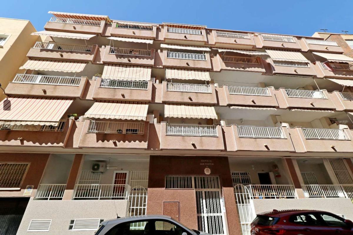 Venta de piso en Piso en Calle Radio Murcia, Las Piscinas Naturales, Torrevieja, Torrevieja
 photo 2