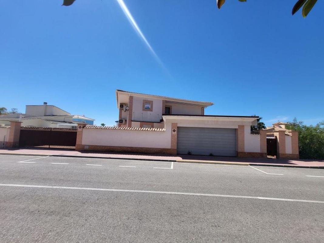 Properties for sale and rent in Spain photo 2