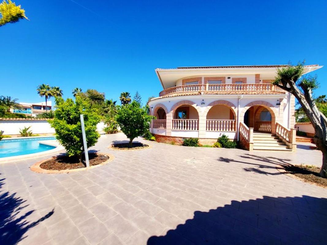 Properties for sale and rent in Spain photo 3