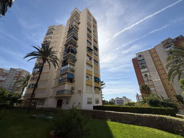 Venta de piso en Piso en Playa de Poniente, Benidorm, Benidorm
photo 1