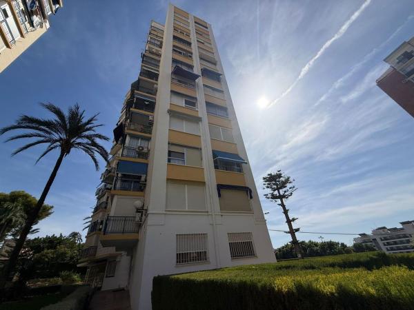 Venta de piso en Piso en Playa de Poniente, Benidorm, Benidorm
thumbnail 2