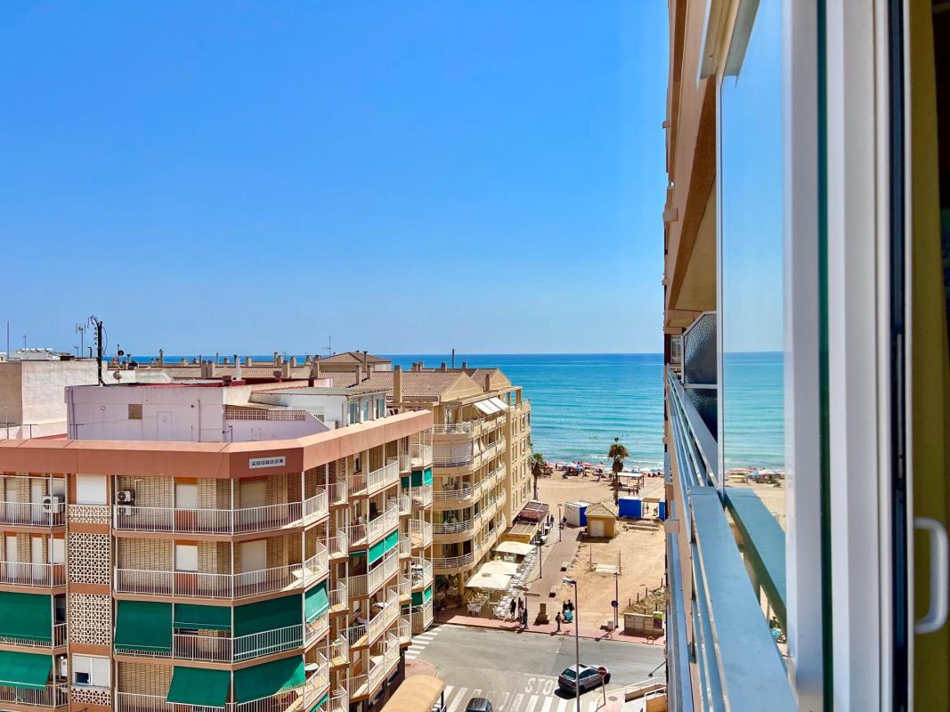 Venta de piso en Barrio Los Europeos, Torrevieja
photo 1