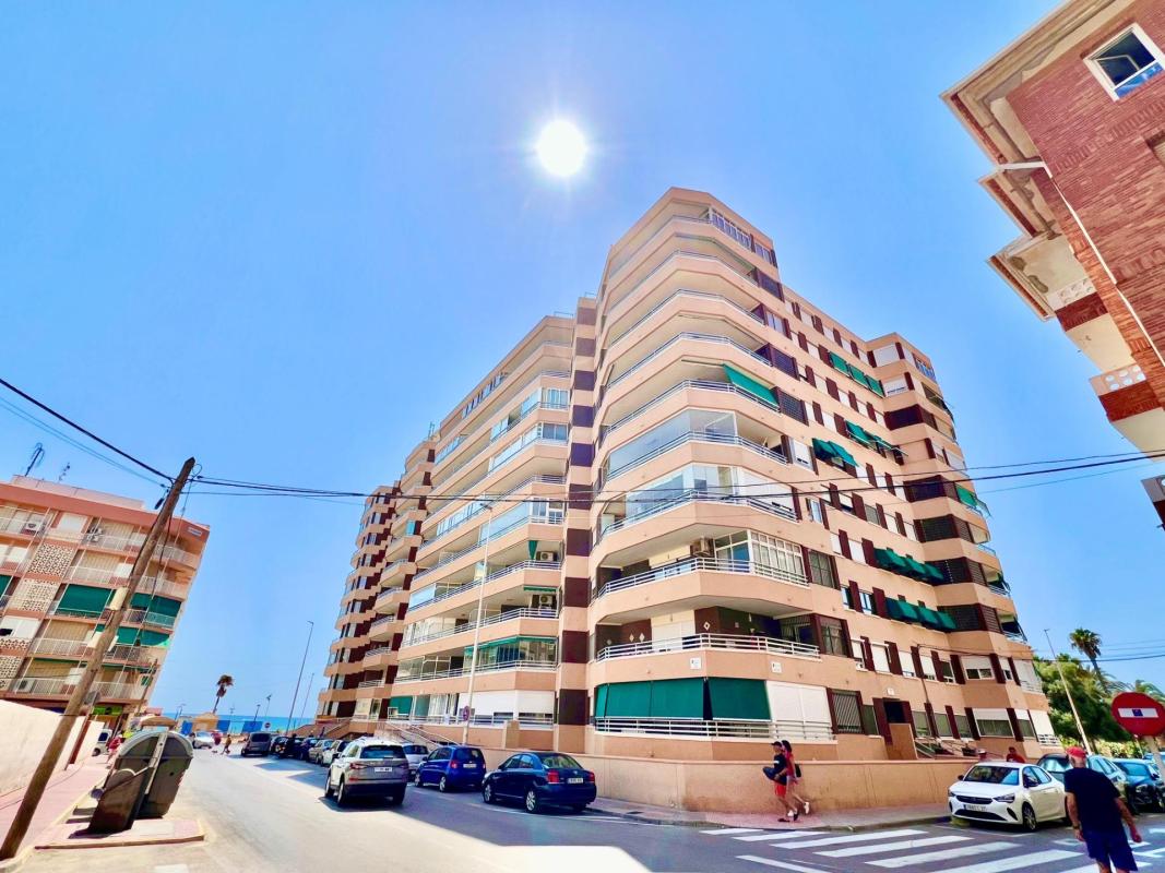 Venta de piso en Barrio Los Europeos, Torrevieja
photo 2