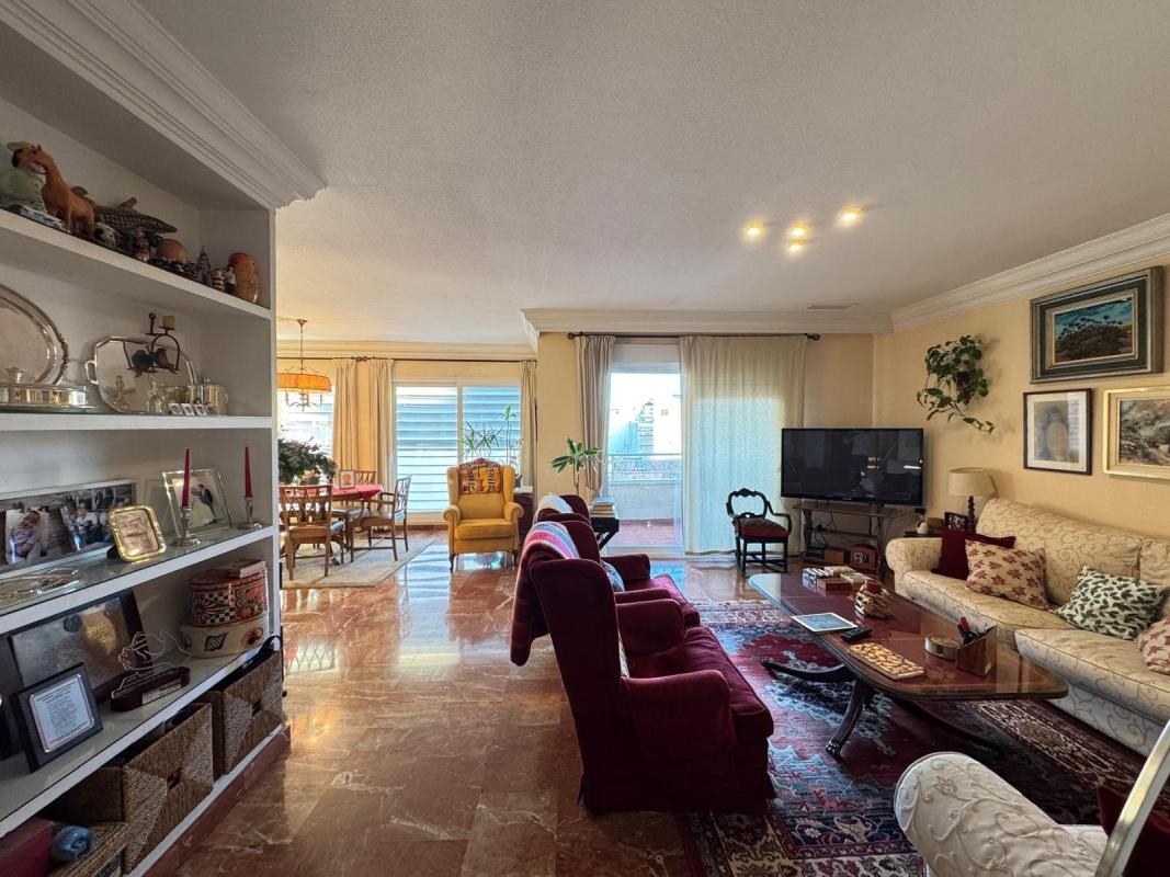 APARTAMENTO CON GARAJE+TRASTERO INCLUIDO. CON SUPERFICIE DE 256 M2. 4 DORMITORIOS. 3 BAÑOS. PLAYA A 350 METROS., Torrevieja
photo 5