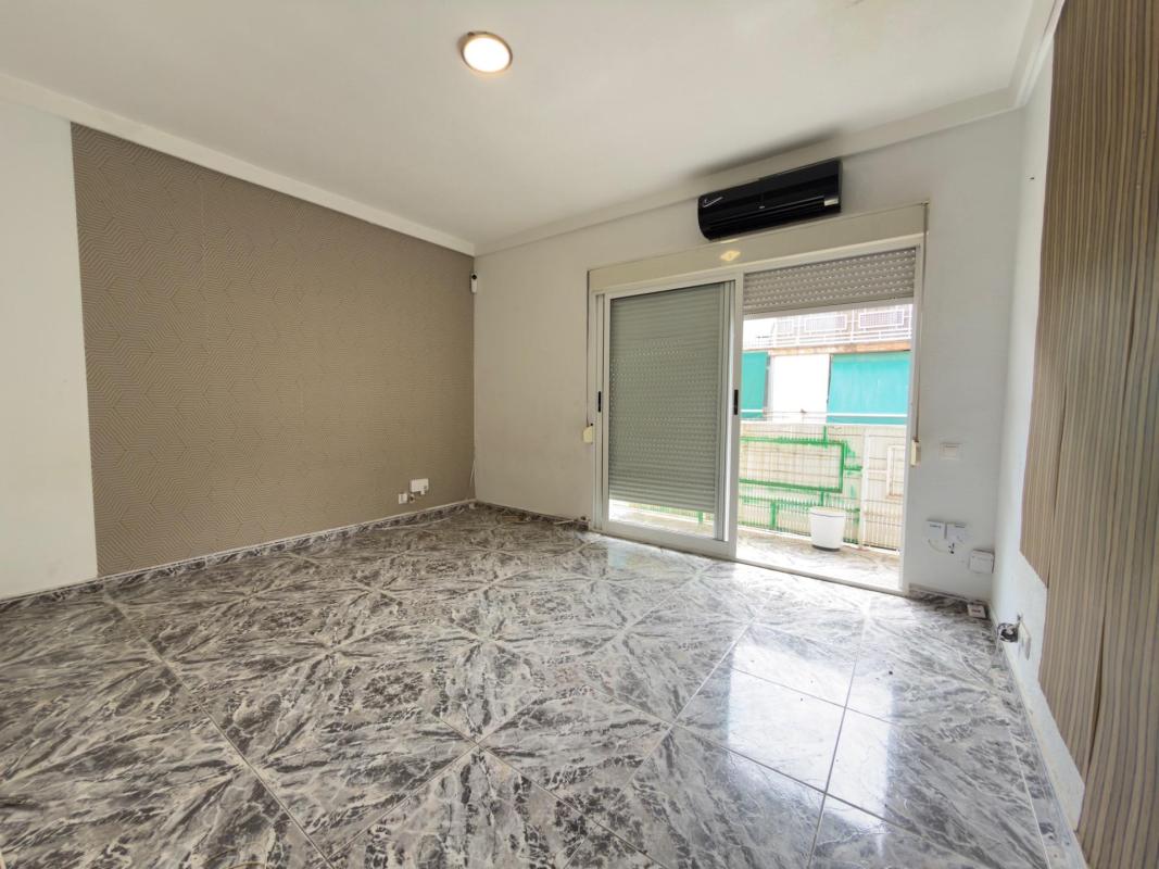 Gran oportunidad piso con 4 dormitorios y 2 baños cerca de Museo Marq en Alicante en venta, Alicante
photo 4