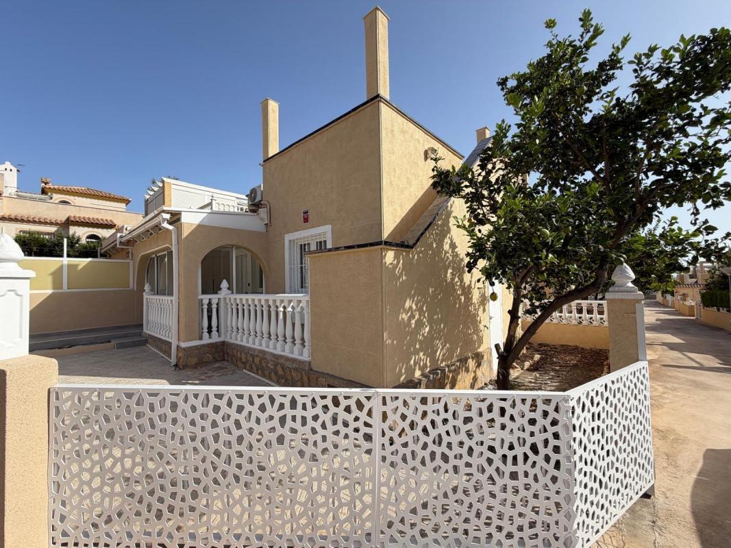 Venta de chalet adosado en , Torrevieja photo 2
