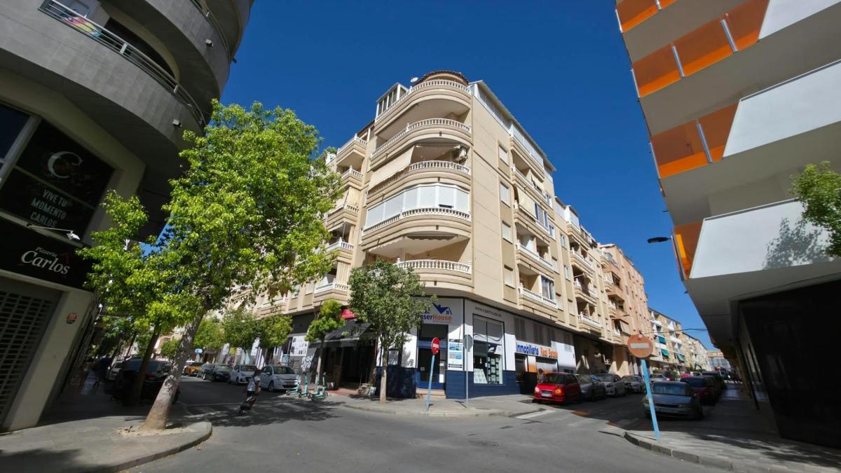 Sale of apartment in Piso en Las Piscinas Naturales, Torrevieja, Torrevieja
 photo 2