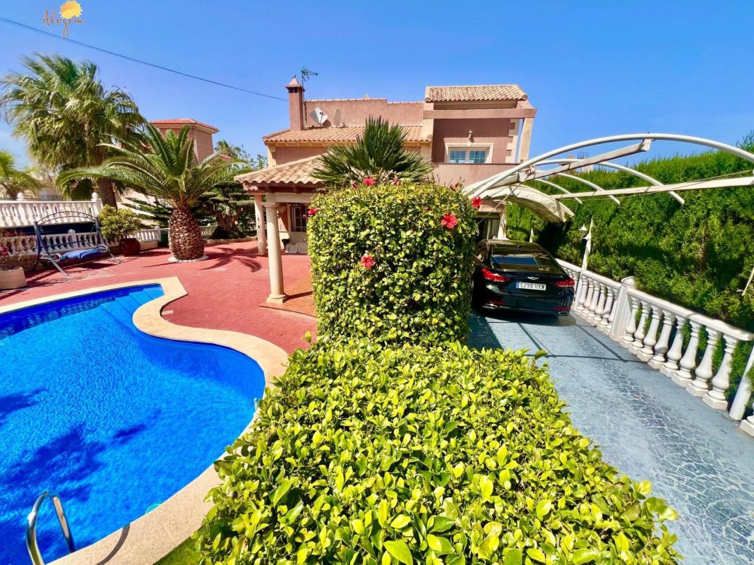 Properties for sale and rent in Spain photo 2