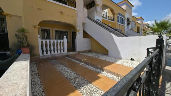 Acogedor Bungalow Semireformado en Los Balcones, Torrevieja photo 1