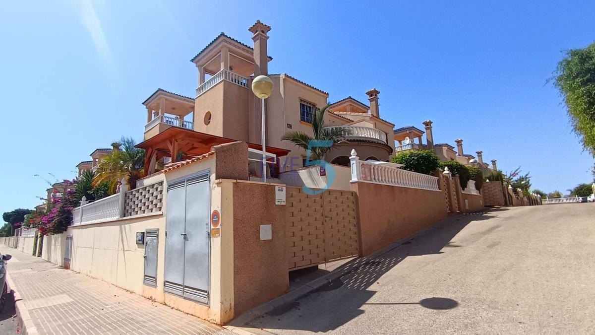 Sale of independent chalet in Casa o chalet en Urbanizaciones, Guardamar del Segura, Guardamar del Segura
photo 5