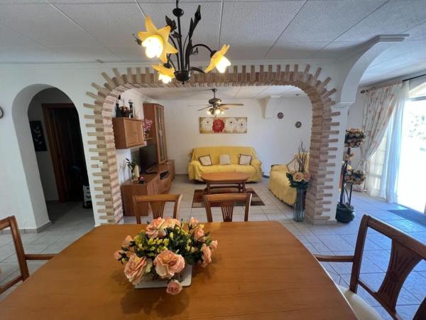 Chalet independiente en venta en Casa o chalet en La Siesta - El Salado - Torreta, Torrevieja, Torrevieja
 photo 4