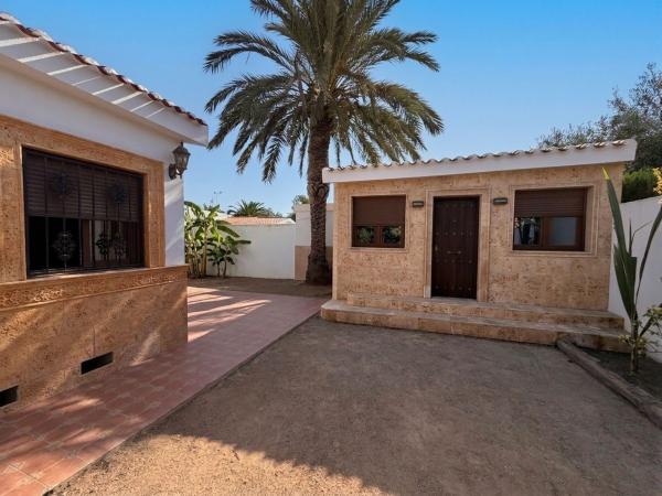 Casa o chalet independiente en Calle Martín Pescador, Nueva Torrevieja, Torrevieja thumbnail 2