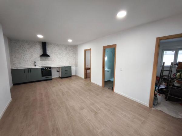 Продажа квартиры на Piso en Calle Carlos Arniches, Plaza de Toros - Avenida Chapí - Trinquete, Elda, Эльда
 photo 2