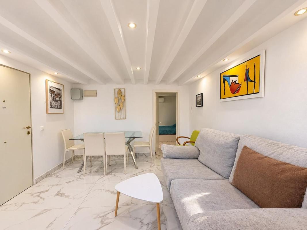 Venta de piso en Piso en Calle Maldonado, Casco Histórico-Santa Cruz, Alicante / Alacant, Alicante / Alacant
photo 1