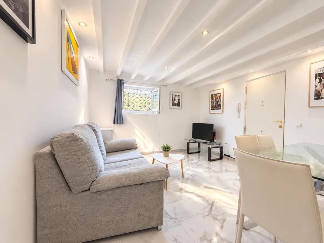 Venta de piso en Piso en Calle Maldonado, Casco Histórico-Santa Cruz, Alicante / Alacant, Alicante / Alacant
photo 3