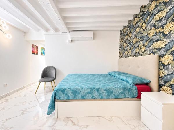 Venta de piso en Piso en Calle Maldonado, Casco Histórico-Santa Cruz, Alicante / Alacant, Alicante / Alacant
 photo 4
