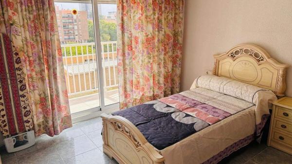 Venta de piso en Piso en Calle Metge Pedro Herrero, Alipark, Alicante / Alacant, Alicante / Alacant
 photo 1