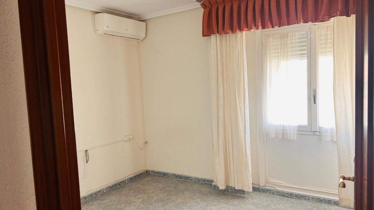 Venta de piso en Piso en Calle Metge Pedro Herrero, Alipark, Alicante / Alacant, Alicante / Alacant
 photo 2