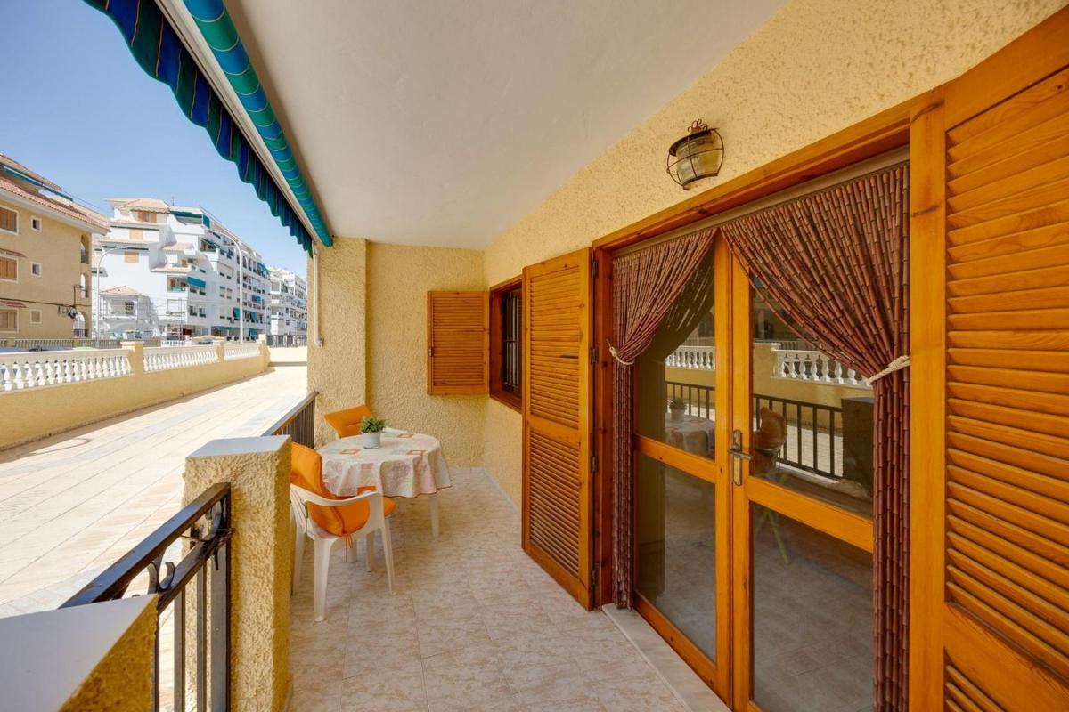 Venta de piso en Piso en Avenida Suiza, 55, Los Europeos, Torrevieja, Torrevieja
 photo 2