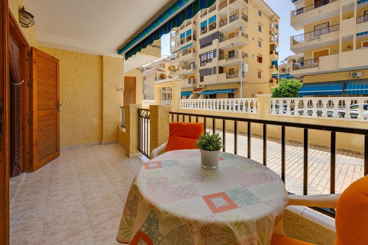 Venta de piso en Piso en Avenida Suiza, 55, Los Europeos, Torrevieja, Torrevieja
 photo 4