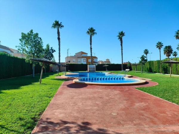 Chalet adosado en Calle Río Támesis, 637, La Siesta - El Salado - Torreta, Torrevieja thumbnail 2