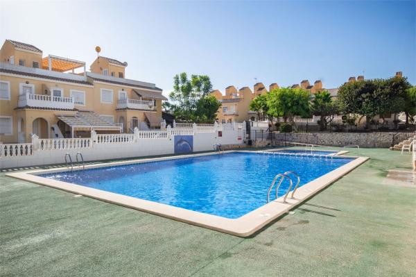 Chalet adosado en Avenida de Polonia, Monte y Mar, Gran Alacant thumbnail 2
