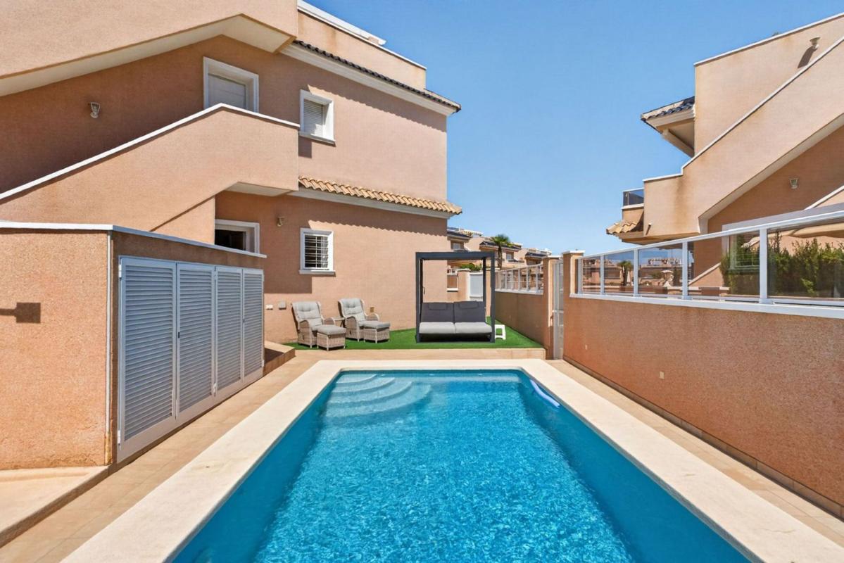 Venta de piso en Piso en Calle Ribeiro, Los Balcones - Los Altos del Edén, Torrevieja, Torrevieja
photo 1
